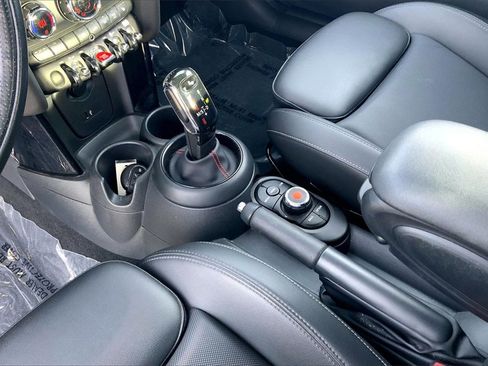 Used 2020 MINI Cooper S w/ Premium Package image 18