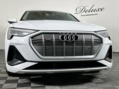 Used 2022 Audi e-tron Premium Plus w/ Premium Plus Package AWD/4WD image 32