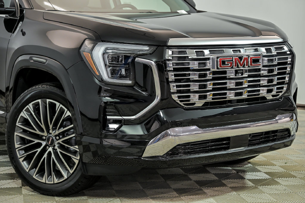 New 2027 GMC Terrain Denali w/ LPO, Floor Liner Package AWD/4WD image 2