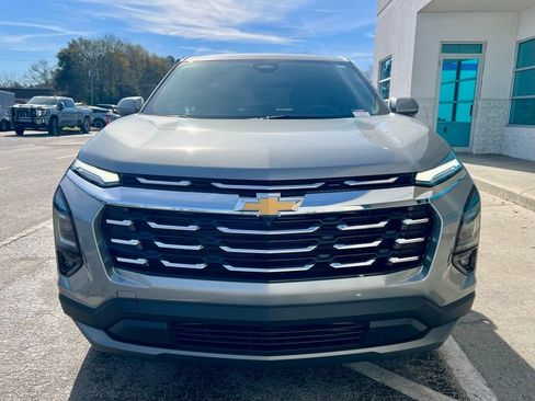 Used 2025 Chevrolet Equinox LT w/ Safety and Technology Package image 4