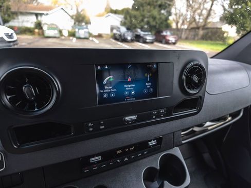 Used 2019 Mercedes-Benz Sprinter 2500 image 13