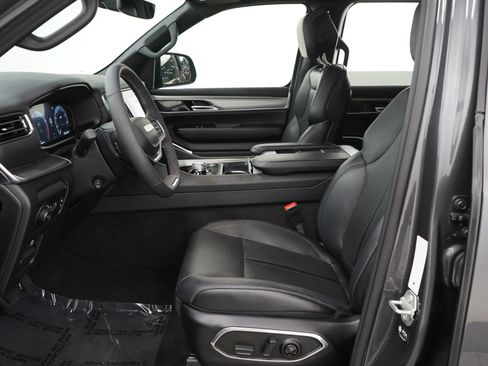 Used 2024 Jeep Wagoneer Series II image 28