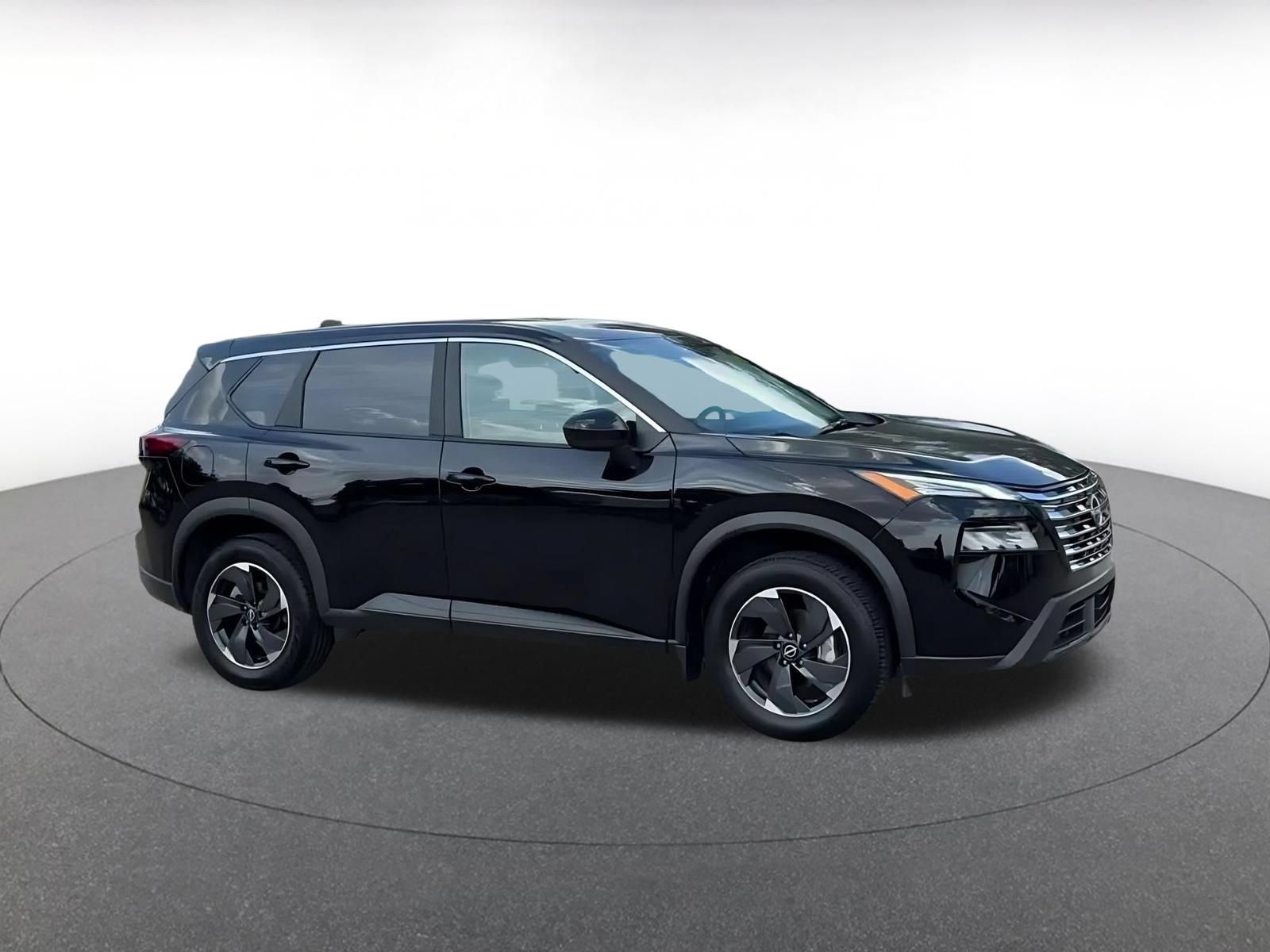 Used 2026 Nissan Rogue SV AWD/4WD image 2