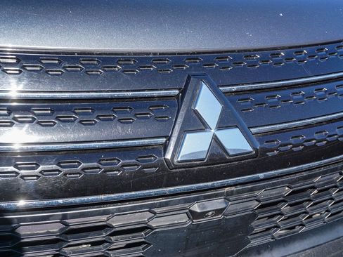 Used 2024 Mitsubishi Outlander SE AWD/4WD image 11