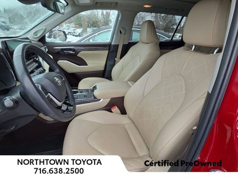 Used 2022 Toyota Highlander Platinum image 16