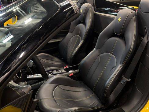 Used 2021 Ferrari F8 Tributo RWD image 16