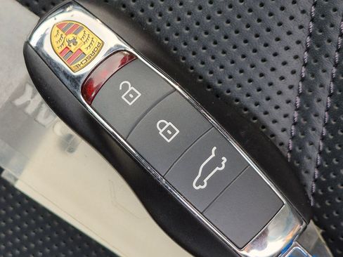 Certified 2026 Porsche Macan AWD/4WD image 39