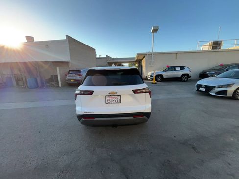 Used 2025 Chevrolet Equinox LT FWD image 12