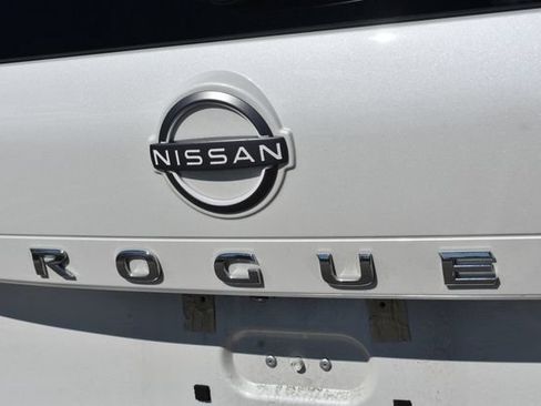 Used 2023 Nissan Rogue SV w/ SV Premium Package AWD/4WD image 13