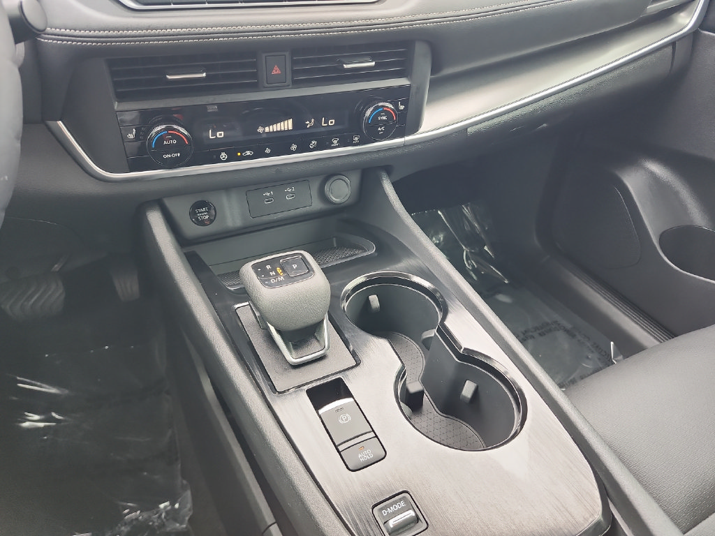 Used 2025 Nissan Rogue SV w/ SV Premium Package FWD image 29