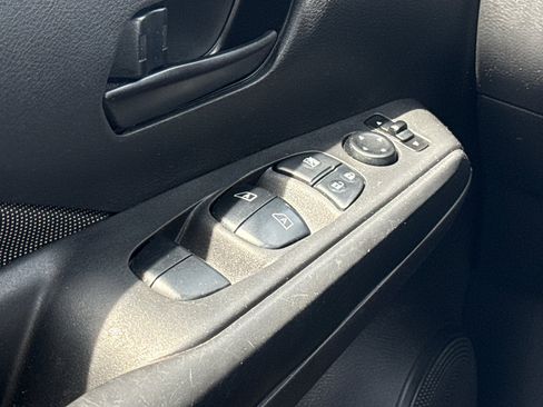 Used 2018 Nissan Kicks S FWD image 20