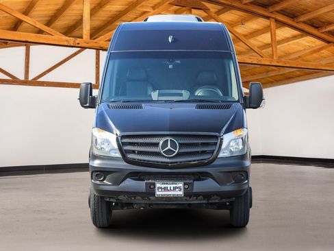 Used 2017 Mercedes-Benz Sprinter 3500 image 9