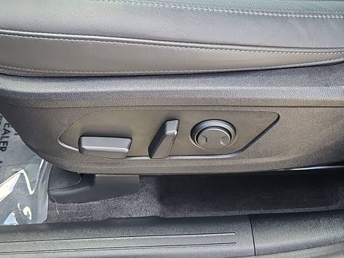 Certified 2025 Kia Sorento S AWD/4WD image 17