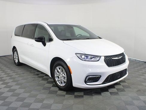 New 2026 Chrysler Pacifica Select image 28