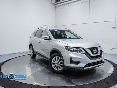 Used 2020 Nissan Rogue SV image 1