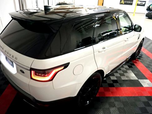 Used 2020 Land Rover Range Rover Sport HSE image 11
