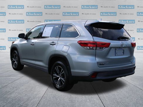 Used 2018 Toyota Highlander Plus w/ Carpet Mat Package (TMS) AWD/4WD image 8