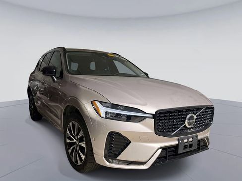 Used 2025 Volvo XC60 B5 Plus AWD/4WD image 3
