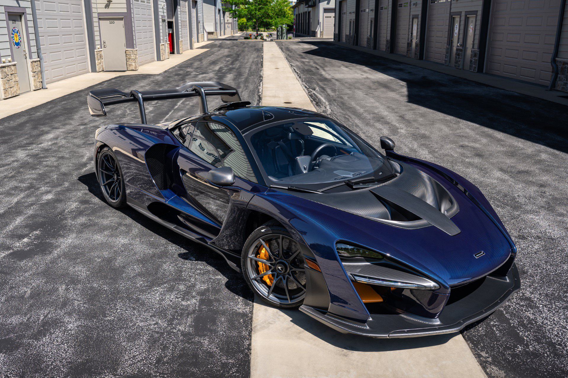 Used 2019 McLaren Senna RWD image 5