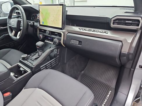 Used 2024 Toyota Tacoma TRD Off-Road image 29