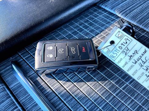 Used 2024 Jeep Wagoneer Series II w/ Premium Group I image 14