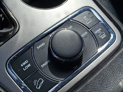 Used 2018 Jeep Grand Cherokee High Altitude AWD/4WD image 28