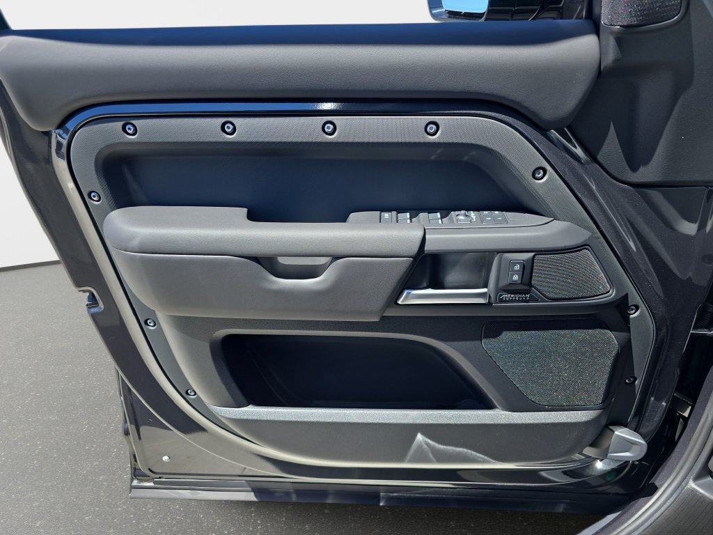 New 2026 Land Rover Defender 110 X-Dynamic SE AWD/4WD image 27