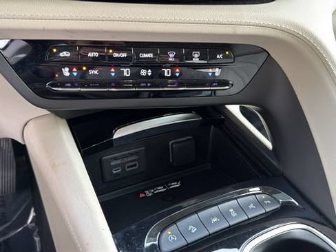 Used 2023 Buick Envision Avenir AWD/4WD image 31