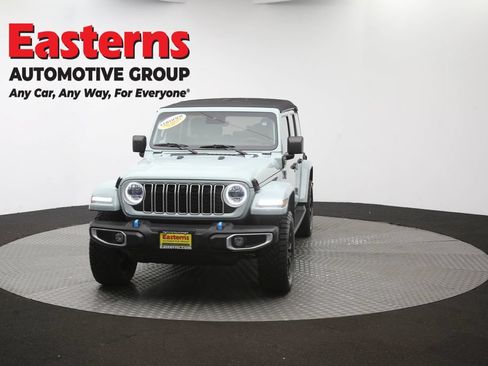 Used 2024 Jeep Wrangler Unlimited Sahara w/ Technology Group AWD/4WD image 53