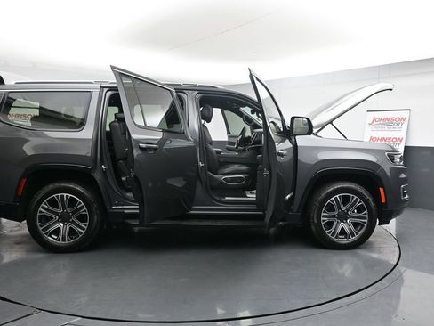 Used 2024 Jeep Wagoneer 4WD w/ Premium Group I image 46
