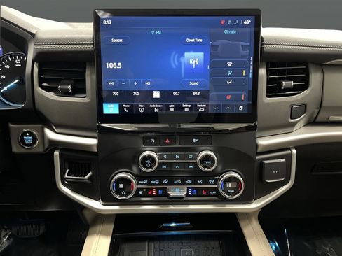 Used 2024 Ford Expedition XLT image 9