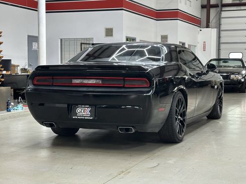 Used 2012 Dodge Challenger R/T image 2