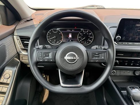 Used 2023 Nissan Rogue S AWD/4WD image 12