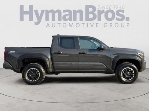 Used 2025 Toyota Tacoma TRD Off-Road AWD/4WD image 2