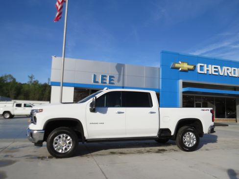 New 2026 Chevrolet Silverado 3500 LTZ w/ LTZ Convenience Package AWD/4WD image 2