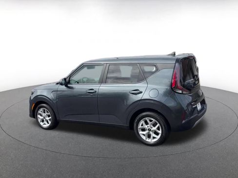 Used 2025 Kia Soul LX w/ LX Technology Package FWD image 10