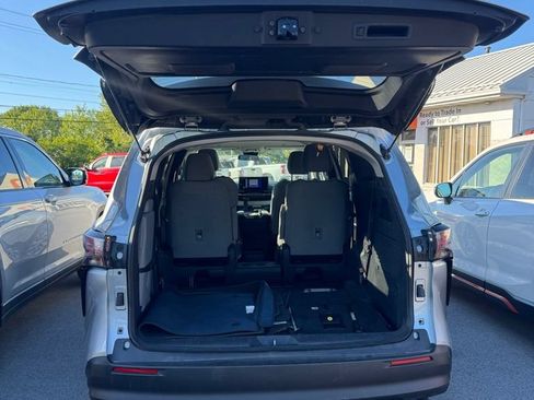 Used 2025 Toyota Sienna LE FWD image 15