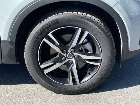 Used 2025 Volvo XC40 B5 Core image 32