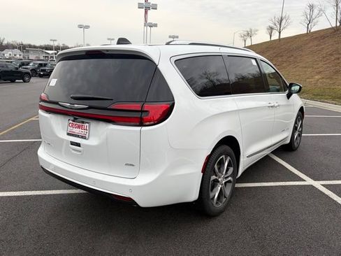 New 2026 Chrysler Pacifica Pinnacle AWD/4WD image 8