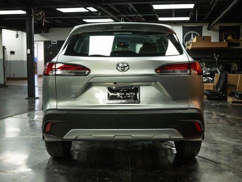 Used 2025 Toyota Corolla Cross L FWD image 6