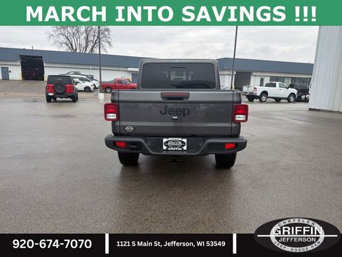 Used 2024 Jeep Gladiator Sport w/ Premium Package image 9