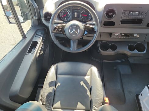 Used 2025 Mercedes-Benz Sprinter 2500 image 17