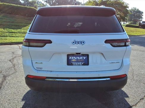 Used 2024 Jeep Grand Cherokee L Laredo AWD/4WD image 4
