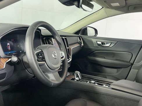 Used 2025 Volvo V60 B5 Cross Country Plus image 21