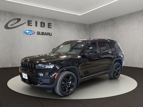 Used 2023 Jeep Grand Cherokee Altitude AWD/4WD image 2