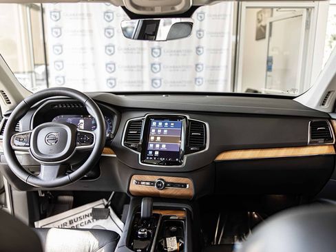 Used 2025 Volvo XC90 B6 Plus image 37