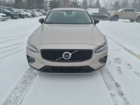 Used 2024 Volvo S60 B5 Core image 2