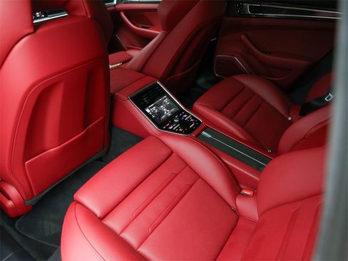 Certified 2023 Porsche Panamera GTS image 33