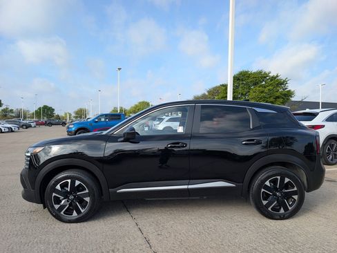 Certified 2025 Nissan Kicks SV image 3