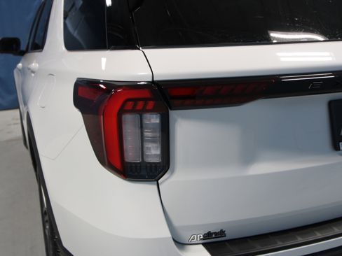 New 2026 Ford Explorer ST-Line w/ ST-Line Street Pack image 32